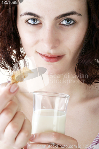 Image of Young people eating milk with cereals