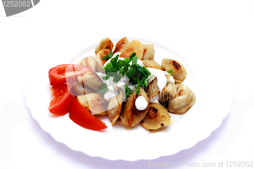 Image of Foto of dumplings and tomato on plate