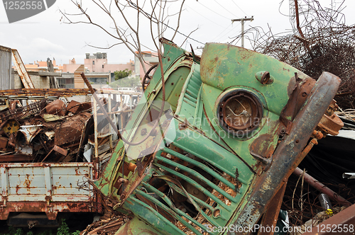 Image of rusty car