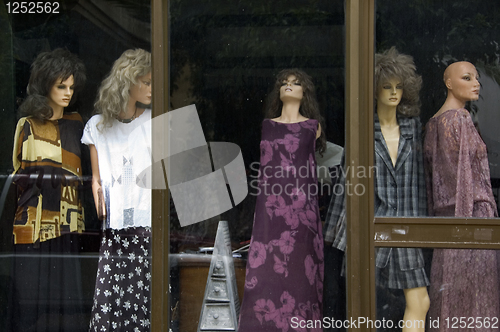 Image of mannequin dolls