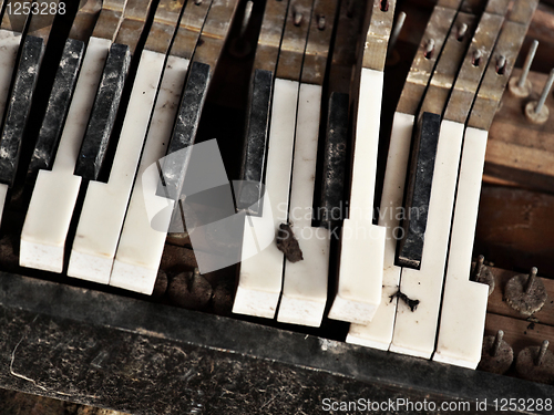 Image of broken piano