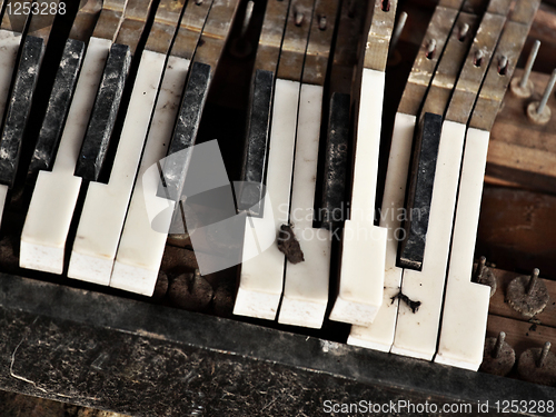 Image of broken piano