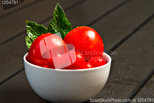 Image of Bowl with tomatoes