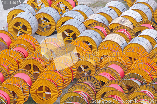 Image of electricity cable on wooden spools 