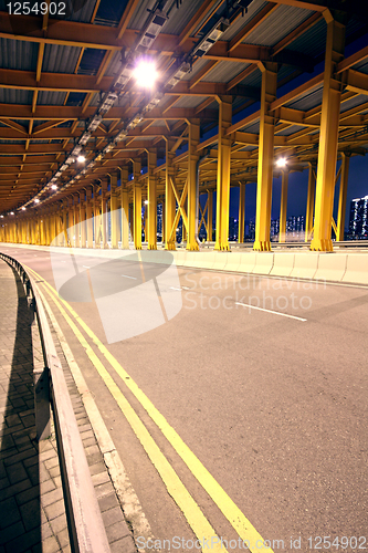 Image of night traffic in the tunnel