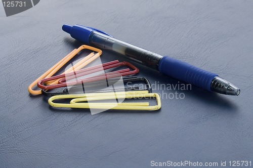 Image of colored paper clips and pen 3