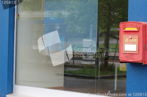 Image of red postbox