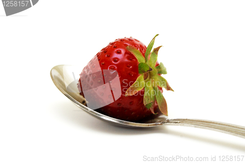 Image of Zoomed foto of strawberry lying on spoon