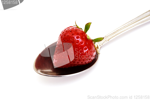 Image of Zoomed foto of strawberry lying on spoon