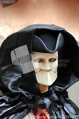 Image of Doll in mouthless mask