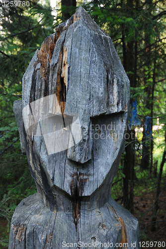 Image of face of wooden totem