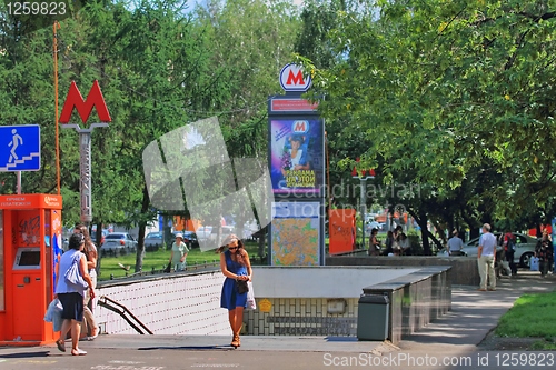 Image of entrance to the subway