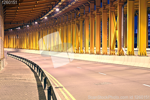 Image of night traffic in the tunnel