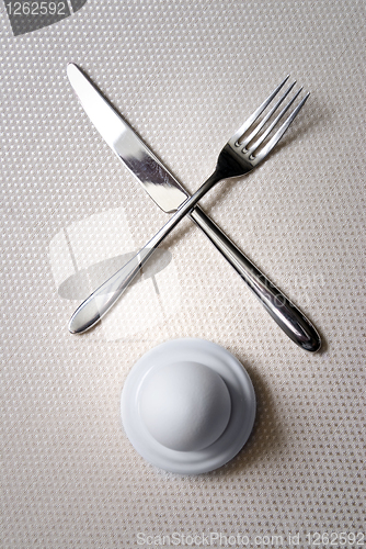Image of One egg with crossed knife and fork