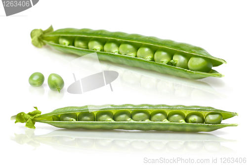 Image of peas isolated on white