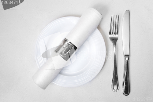 Image of knife, fork, plate and napkin in restaurant