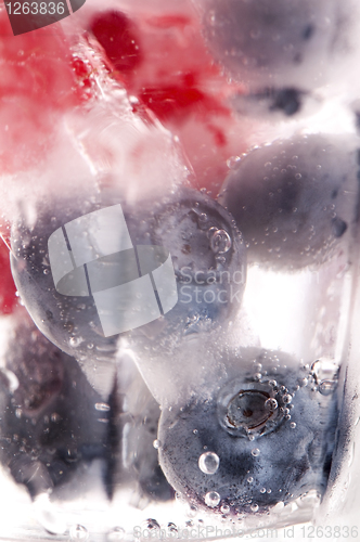 Image of Raspberry and blackberry frozen in ice sticks