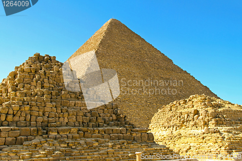 Image of Tombs and pyramid
