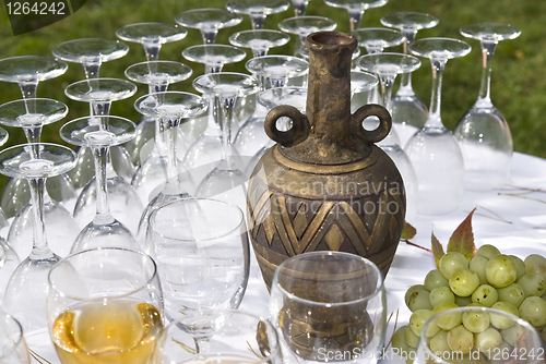 Image of wine on table with grape