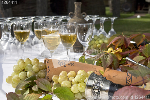 Image of wine on table with grape