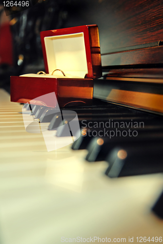 Image of Wedding rings on the piano