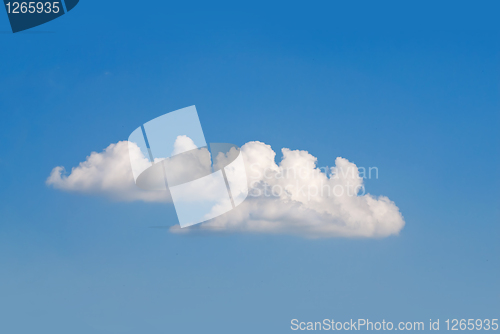 Image of puffy cloud on blue sky