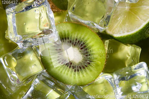 Image of fresh kiwi with ice