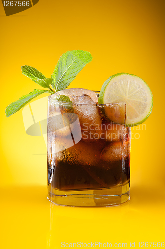 Image of Cola with ice and mint