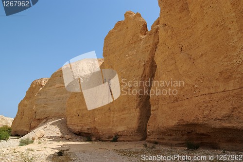 Image of Stone wall in the desert