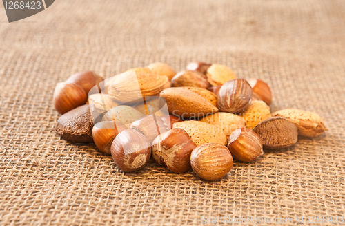 Image of mixed nuts