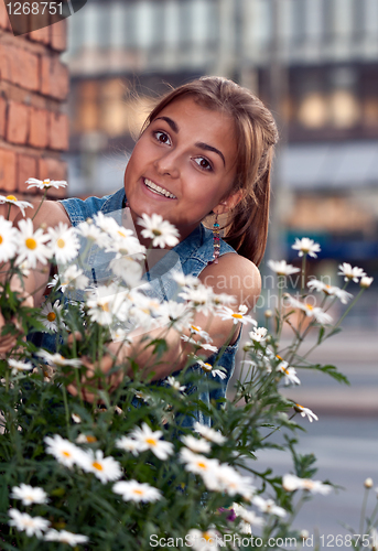 Image of portrait of a girl with daisies 