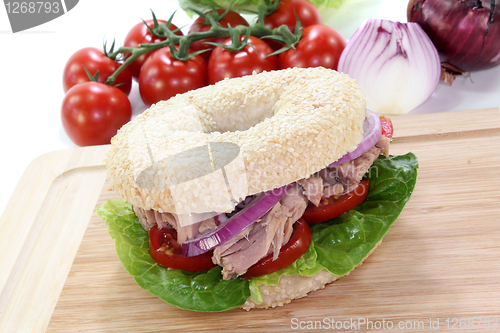 Image of Bagel with tuna