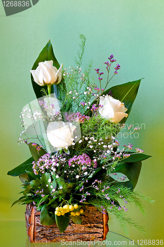 Image of White roses arrangement