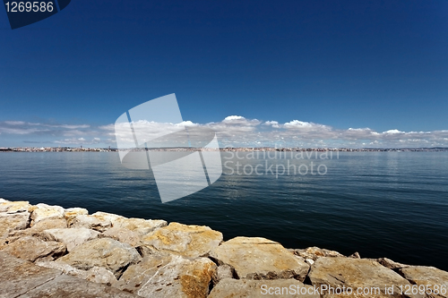 Image of landscape of the Tejo river.