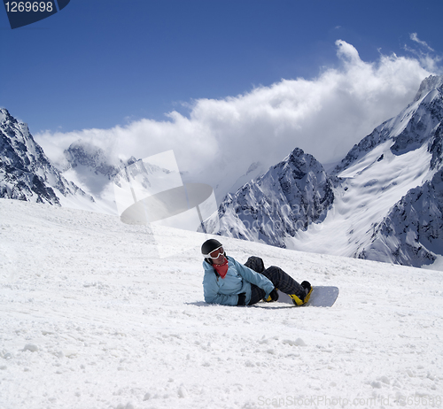 Image of Snowboarder on ski slope