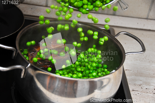 Image of Cooking green peas