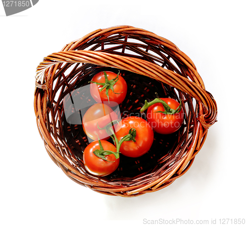 Image of tomatoes in the rattan basket