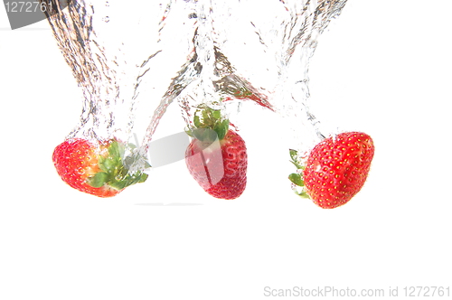 Image of strawbarry fruit in water