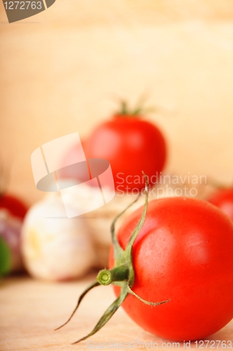 Image of tamatoes and garlic