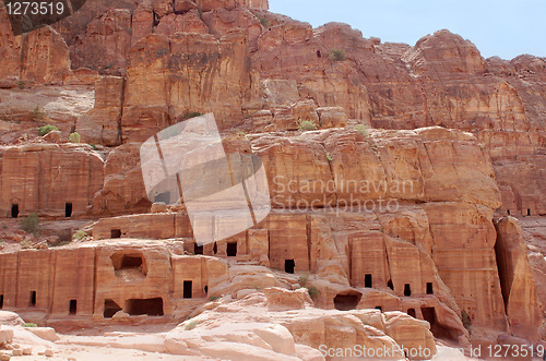 Image of cave home in Petra
