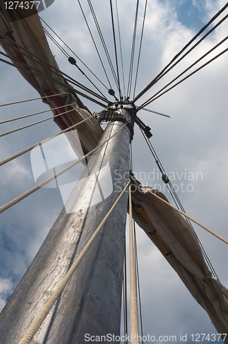 Image of mast and sail