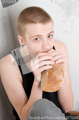 Image of hungry teenager