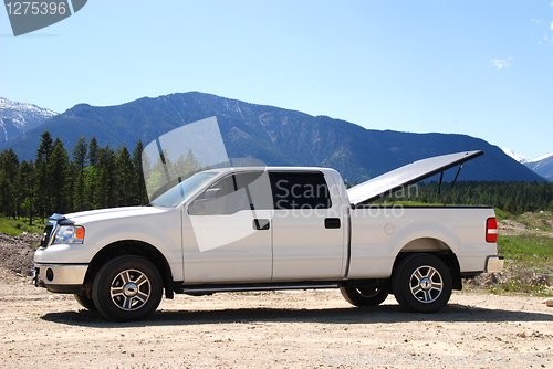 Image of White Pick-up truck