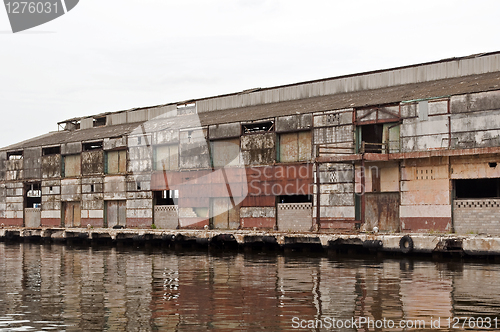 Image of Abandoned building.