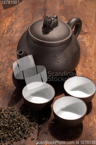 Image of chinese green tea pot and cups