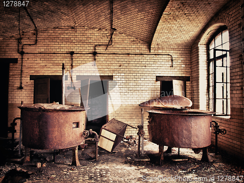 Image of old rusted water tank