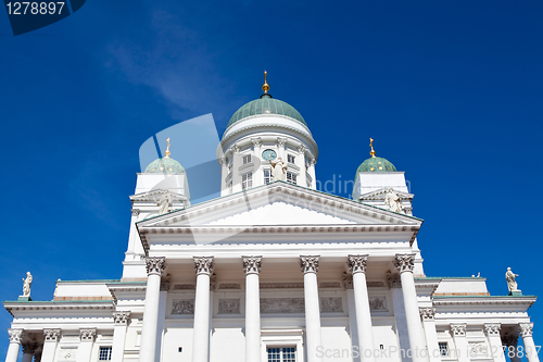 Image of Tuomiokirkko church in Helsinki, Finland