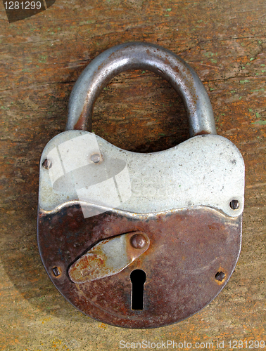 Image of old rusty padlock