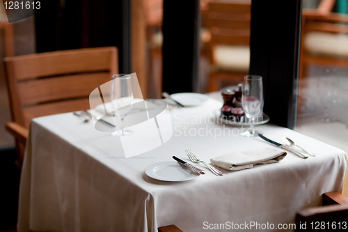 Image of table setting