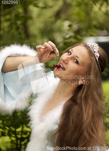 Image of Maiden eats cherries